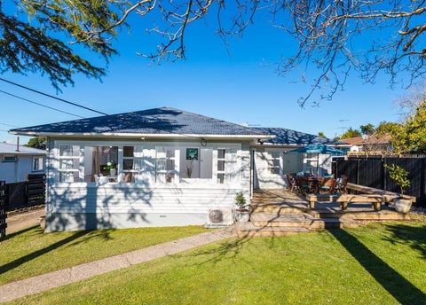 1/11 Lancaster Road, Beach Haven, Auckland
