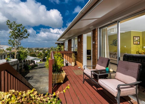 2/22 Girrahween Drive, Totara Vale, Auckland