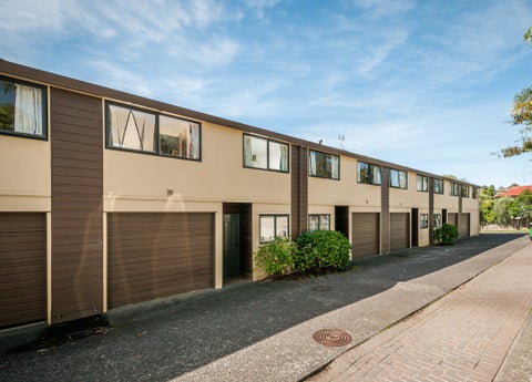4/35 Fields Parade, Oteha, Auckland