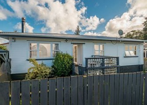 2/24 Woodside Road, Massey, Auckland