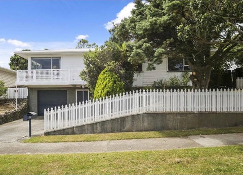 16 Waipounamu Drive, Kelson, Lower Hutt