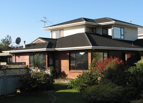 37 Joseph Banks Drive, Whitby, Porirua
