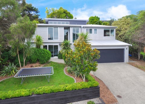 10 Springwater Vale, Unsworth Heights, Auckland