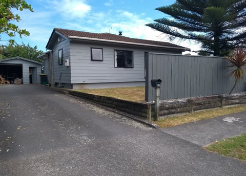 20 Hicks Crescent, Waikanae Beach, Waikanae