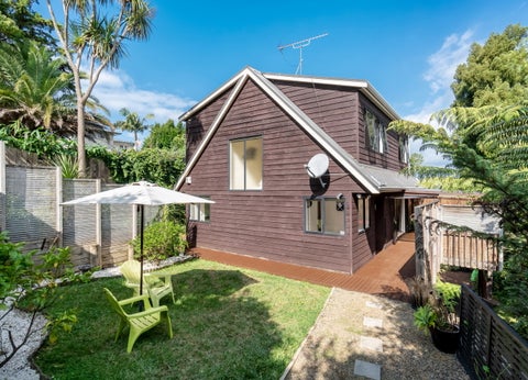 2/0 City View Terrace, Birkenhead, Auckland