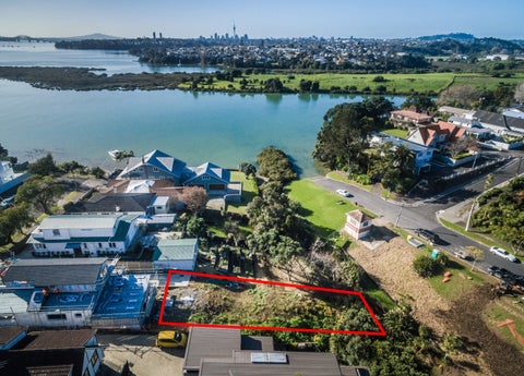 33B Johnstone Street, Point Chevalier, Auckland