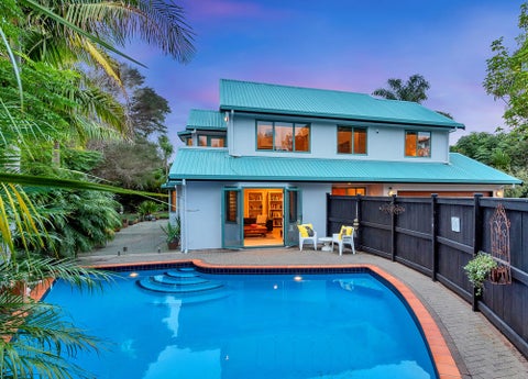 12 Waipuia Place, Greenhithe, Auckland