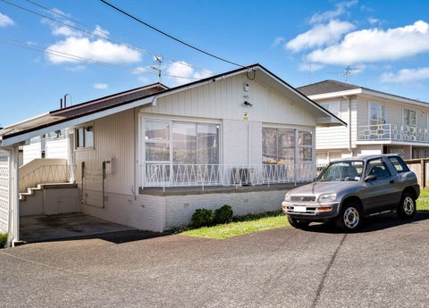 1/90 Pupuke Road, Hillcrest, Auckland