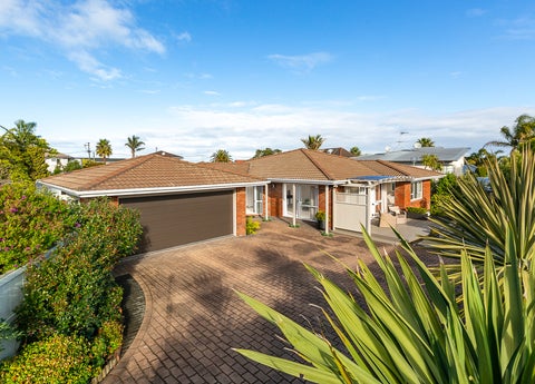 2/38 East Coast Road, Milford, Auckland