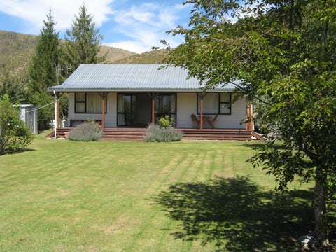 27 Black Peak Road, Omarama