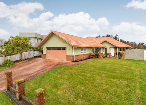 108 Pacific Drive, Fitzherbert, Palmerston North
