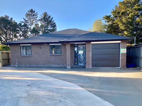 60B Cobham crescent, Kelston, Auckland