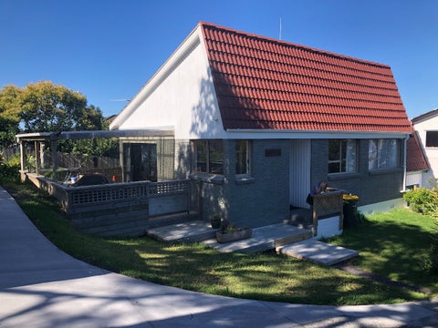 1/16B CAMROSE PL, Glenfield, Auckland