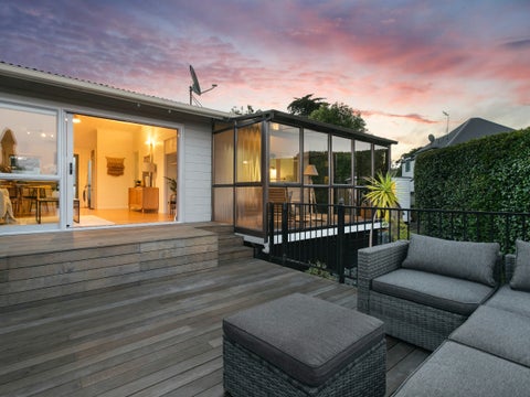 1/0 Gladstone Road, Northcote, Auckland