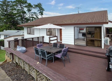 1/15 Coubray Place, Botany Downs, Auckland