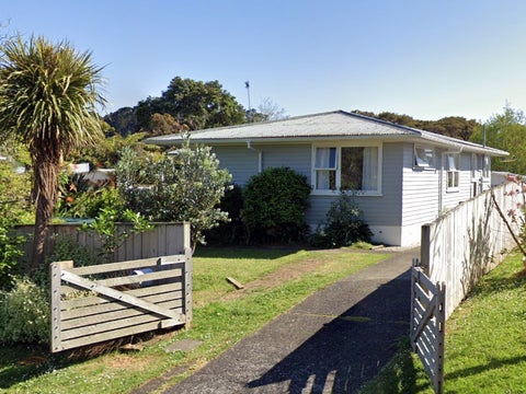 33 Crocombe Crescent, Beach Haven, Auckland