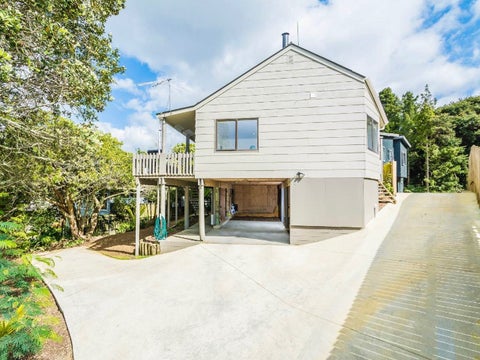 33 Glen Vista Place, Bayview, Auckland