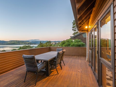 24 Postgate Drive, Whitby, Porirua