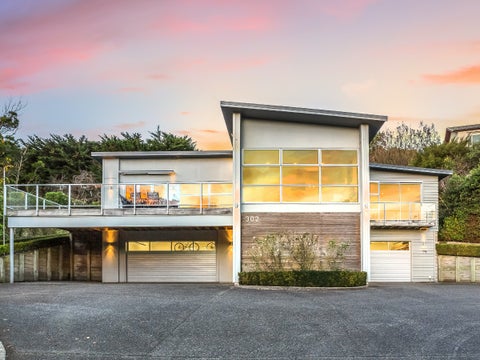302 Paremata Road, Whitby, Porirua
