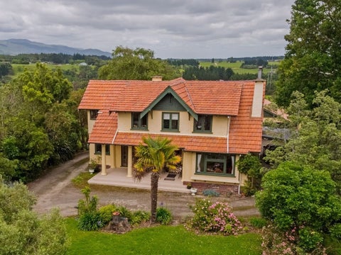 2 Turitea Road, Fitzherbert, Palmerston North