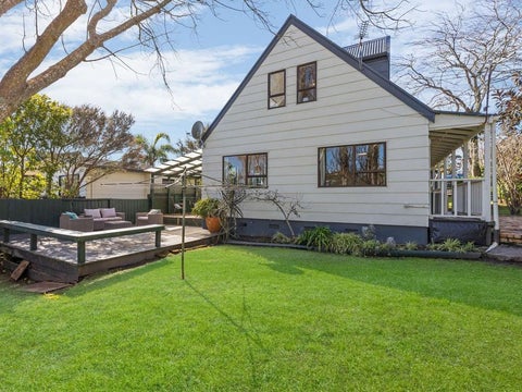 2/11 KIA ORA RD, Beach Haven, North Shore City