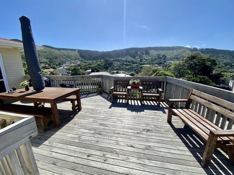 8 Larsen Crescent, Tawa, Wellington