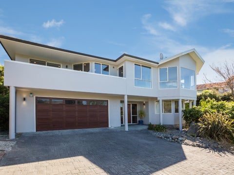 5 Portage Place, Whitby, Porirua