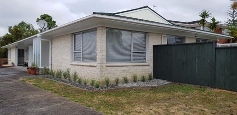 1/19 Jenelin Road, Glendene, Auckland