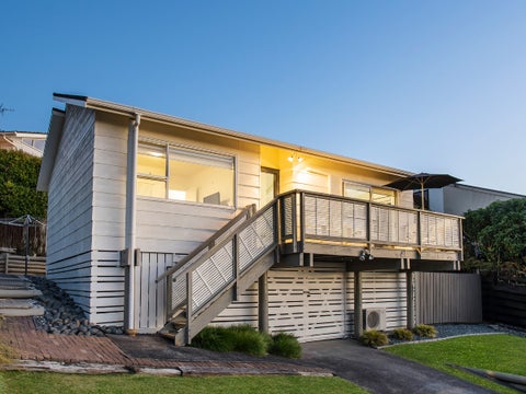 2/6 Oruamo Place, Beach Haven, Auckland