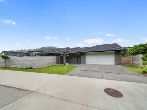 9 Tradewinds Drive, Whitby, Porirua