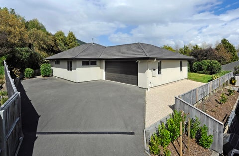 5 Romney Close, Richmond