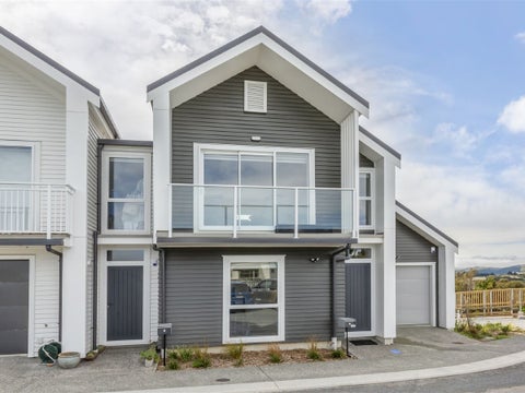 4 Kopua PL, Whitby, Porirua