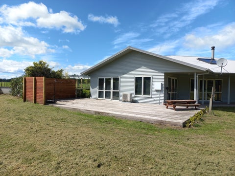 17 Algies Road, Featherston
