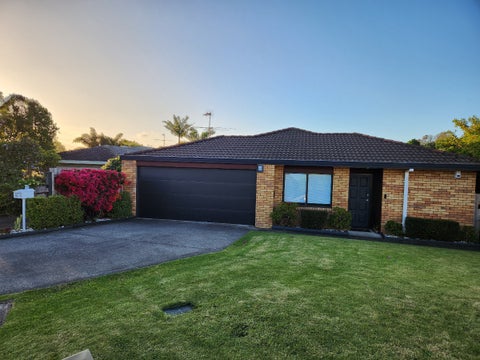 22A BERNIE EDWARDS PL, Botany Downs, Manukau City