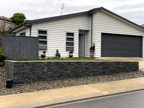 5 Spritsail Place, Whitby, Porirua