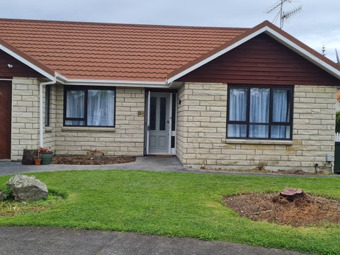 37 Rosebank Grove, Waikanae, Waikanae