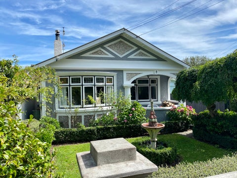 13 Mahoe Street, Eastbourne, Lower Hutt