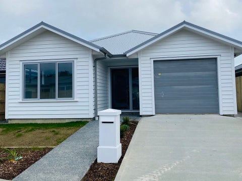 27 Kairaumati Crescent, Kelson, Lower Hutt
