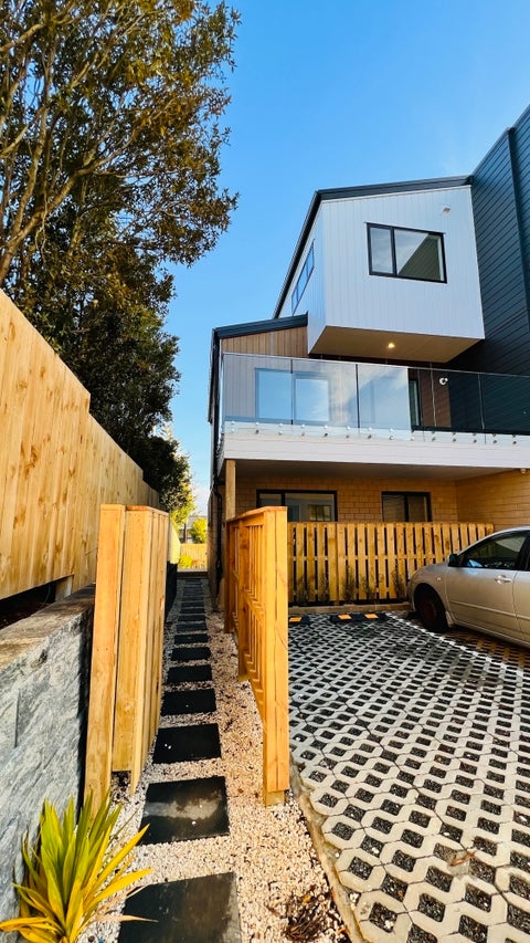 1/241 Don Buck Road, Massey, Auckland