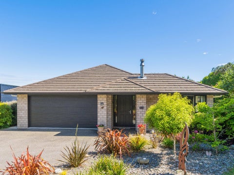 11 Tauhou Place, Waikanae