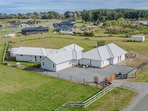 14 Mowhia Grove, Waitārere, Levin