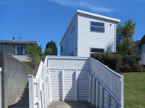 2A Hillary Street, Tawa, Wellington