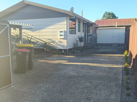 2/25 Thomas Road, Mangere, Auckland