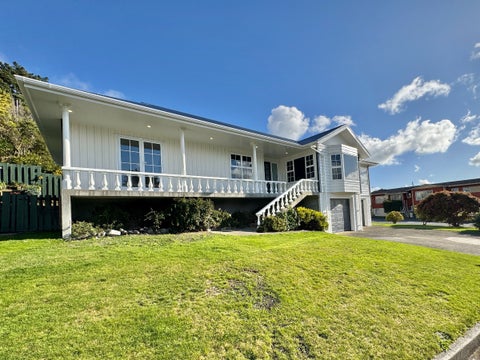 26 Spinnaker Drive, Whitby, Porirua