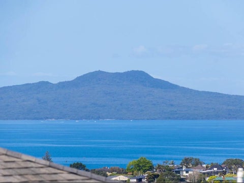 1/80 Knights Road, Rothesay Bay, Auckland