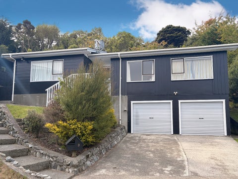 9 Venus Place, Whitby, Porirua