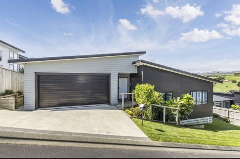 168 Endeavour Drive, Whitby, Porirua
