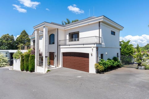 136 Lake Crescent, Hamilton Lake, Hamilton