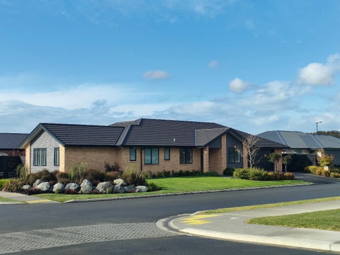 1 Guinevere Drive, Lincoln, Lincoln