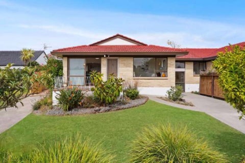 2/39 Rapallo Place, Farm Cove, Auckland